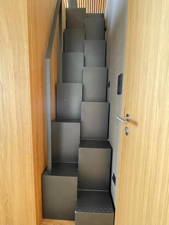 Nero Apartment