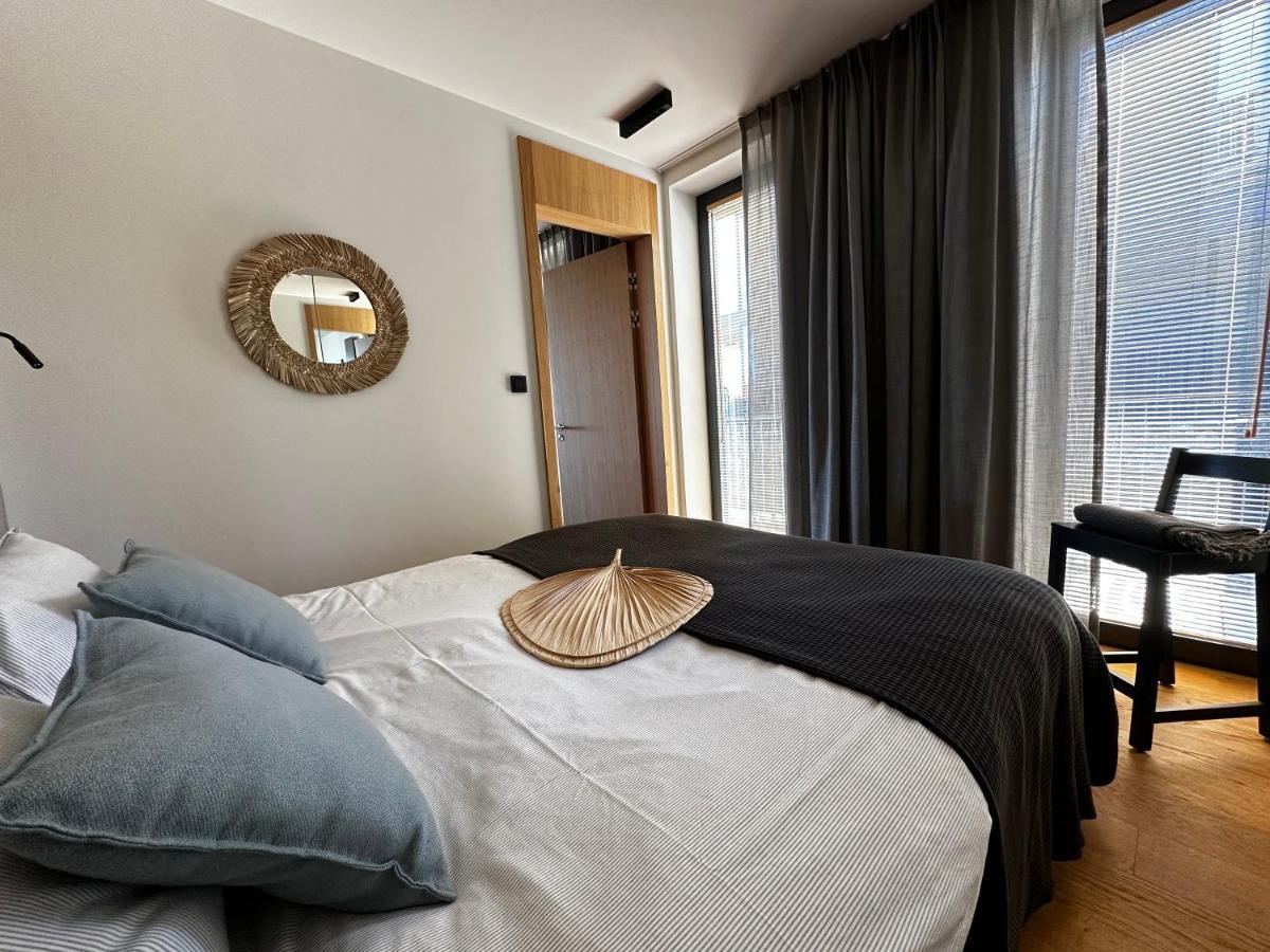 Nero Apartment